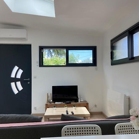 Appartement Paisible Proche Centre Ville Bron Buitenkant foto