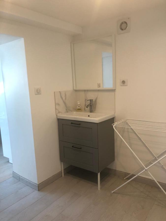 Appartement Paisible Proche Centre Ville Bron Buitenkant foto